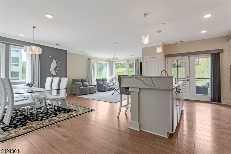 2 Vanderbilt Blvd 106