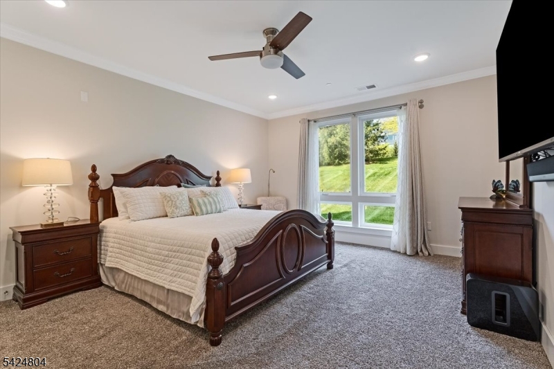 2 Vanderbilt Blvd 106