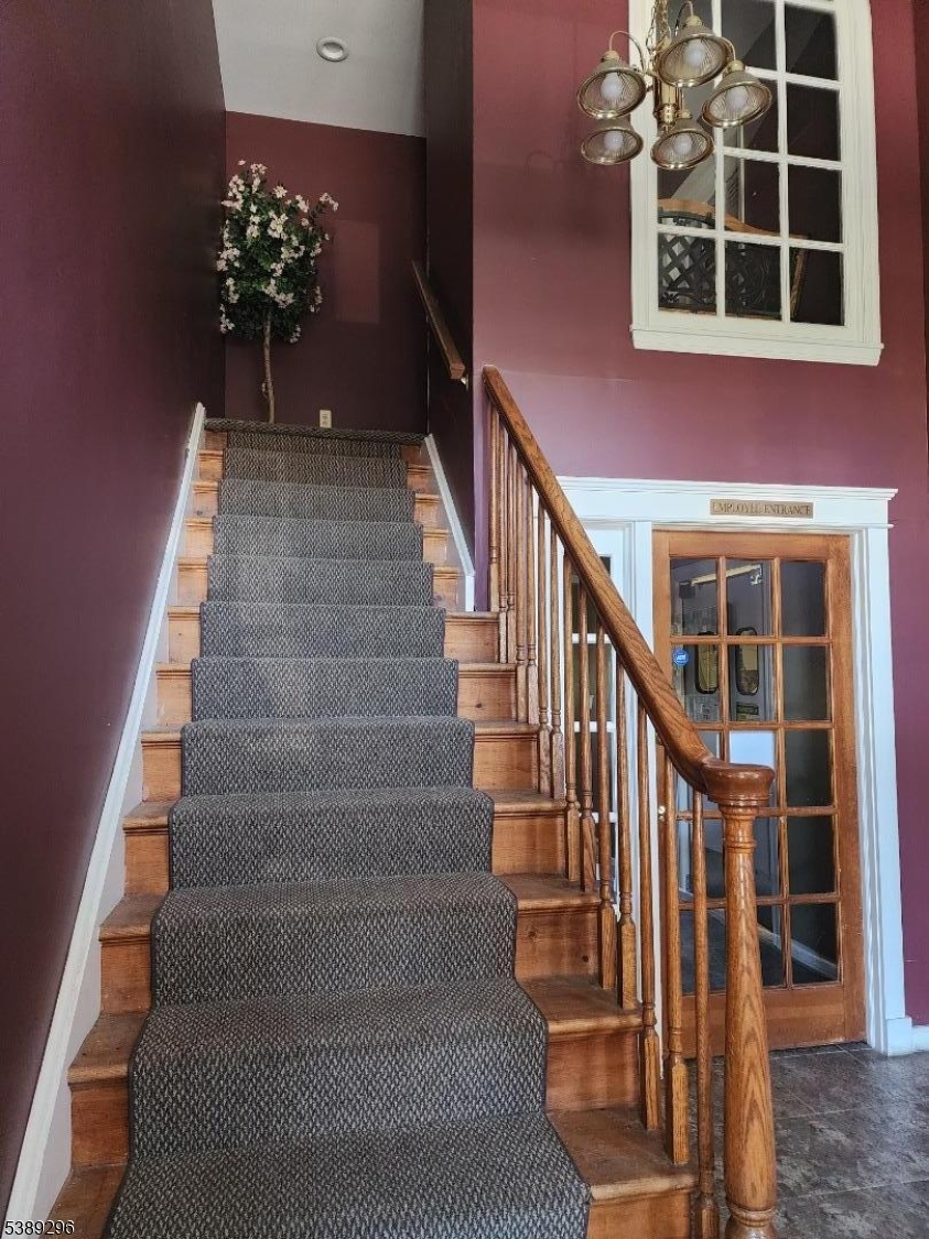 82 Newark Pompton Tpke