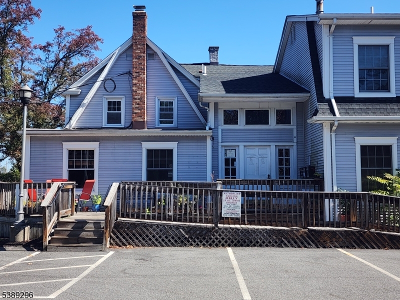 82 Newark Pompton Tpke