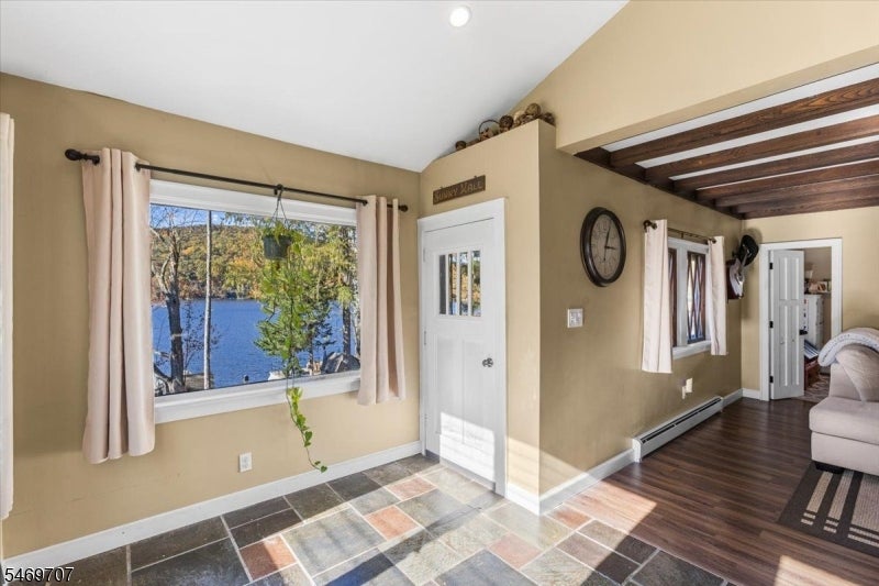32 Lakeside Dr
