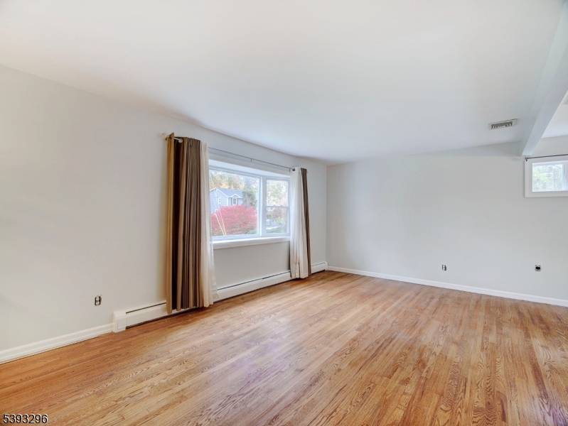 18 Upper High Crest Dr