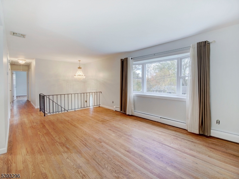 18 Upper High Crest Dr