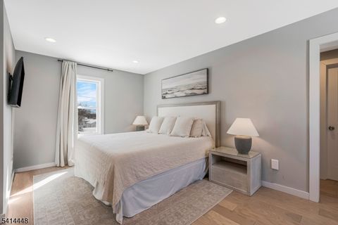 51 Dartmouth St Edison Twp. NJ 08837