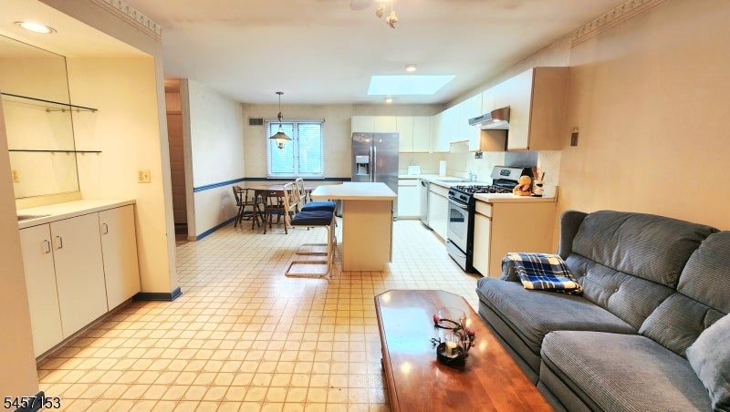 51 Peach Hill Ct