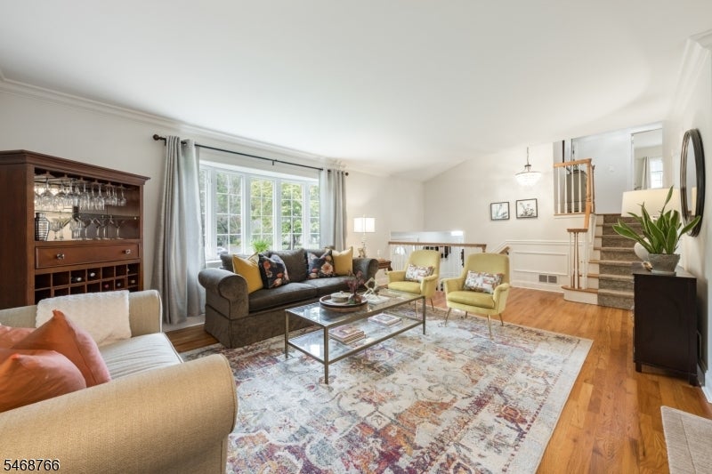 468 Charnwood Rd