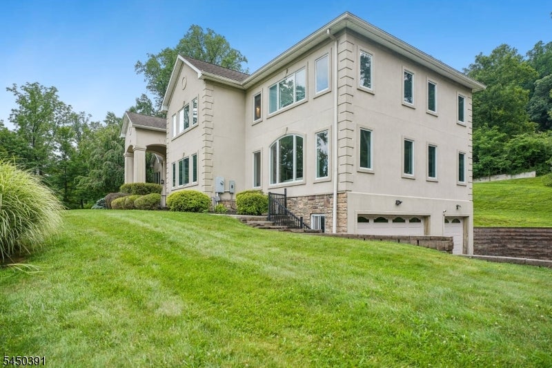 537 Mount Kemble Ave