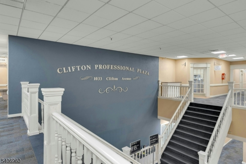 1033 Clifton Ave