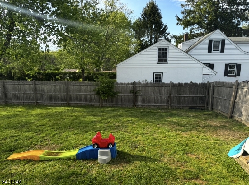 10 Lake Dr