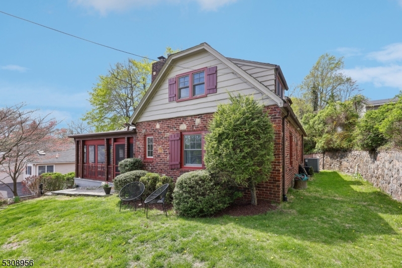 88 S Prospect St