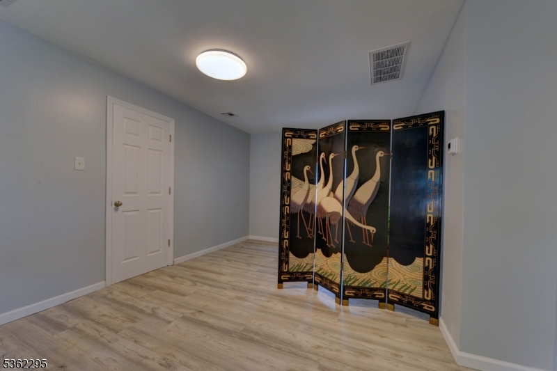 37 Lakeview Ter