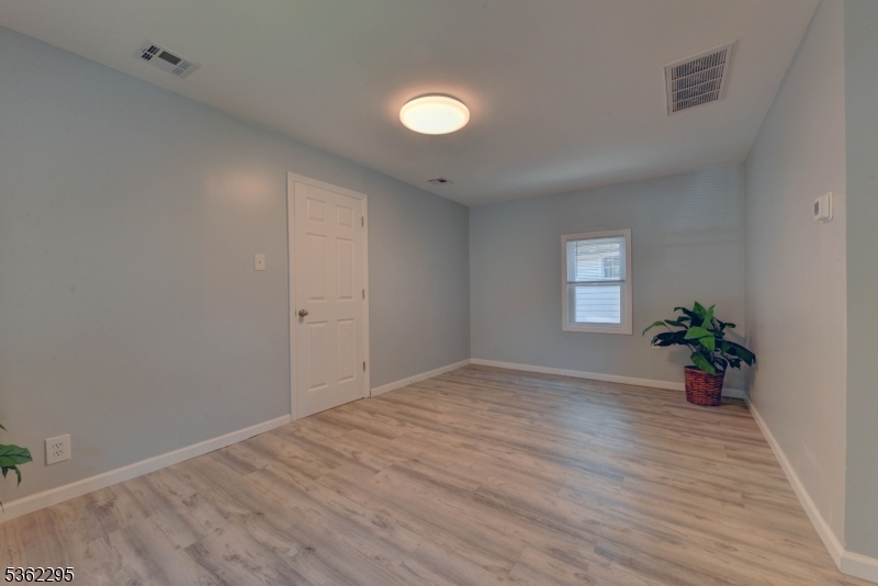 37 Lakeview Ter