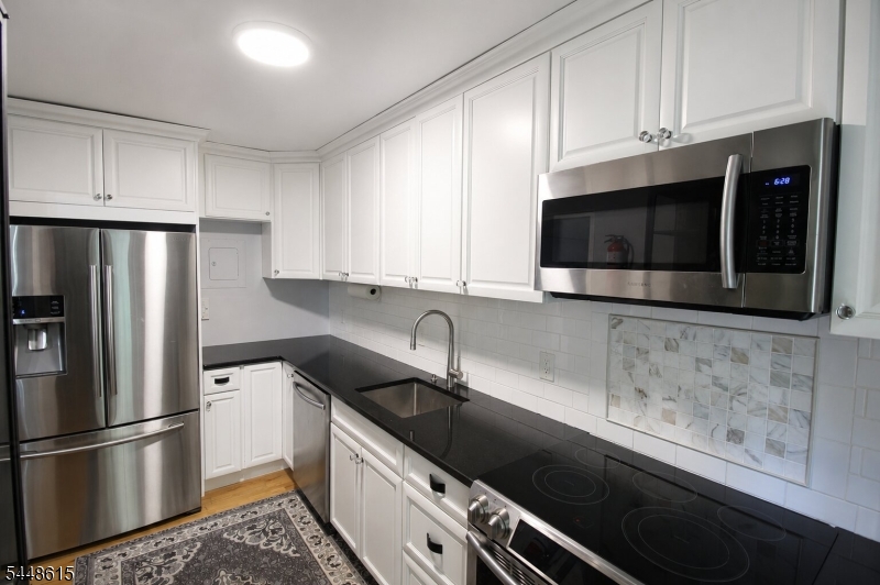 390 Morris Ave 28