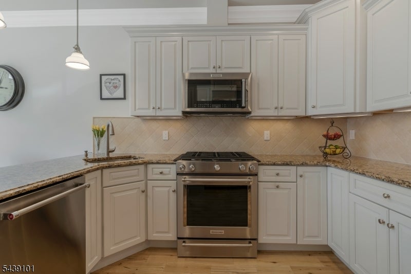 10 Schmidt Cir