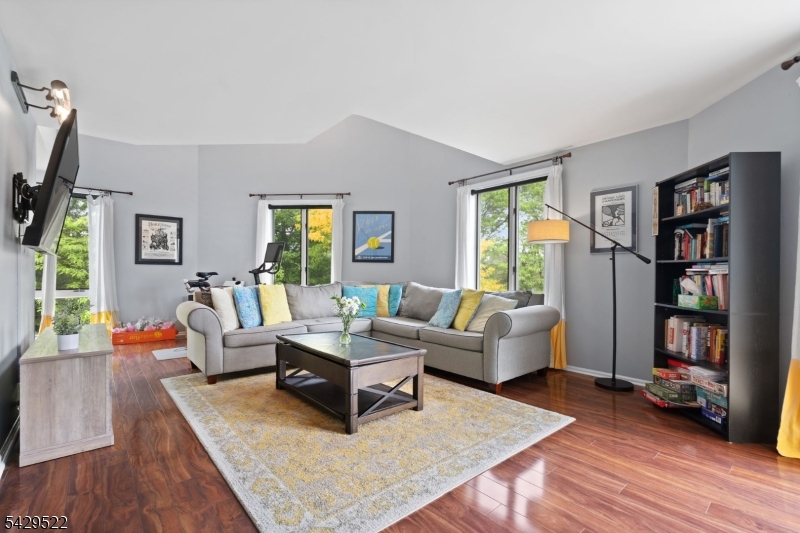 50 Pine St 215