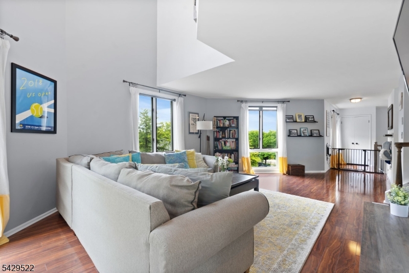 50 Pine St 215
