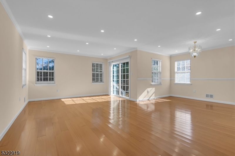 71 Nostrand Rd
