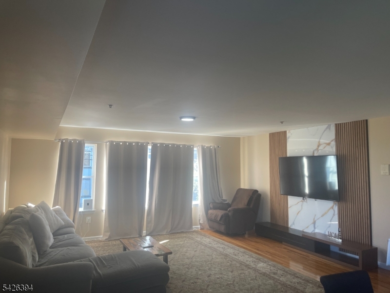 189 Astor St