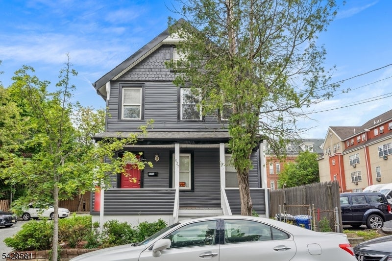 637 Union St