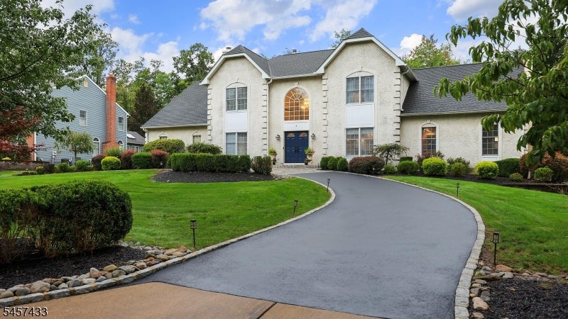 8 Downingtown Ct