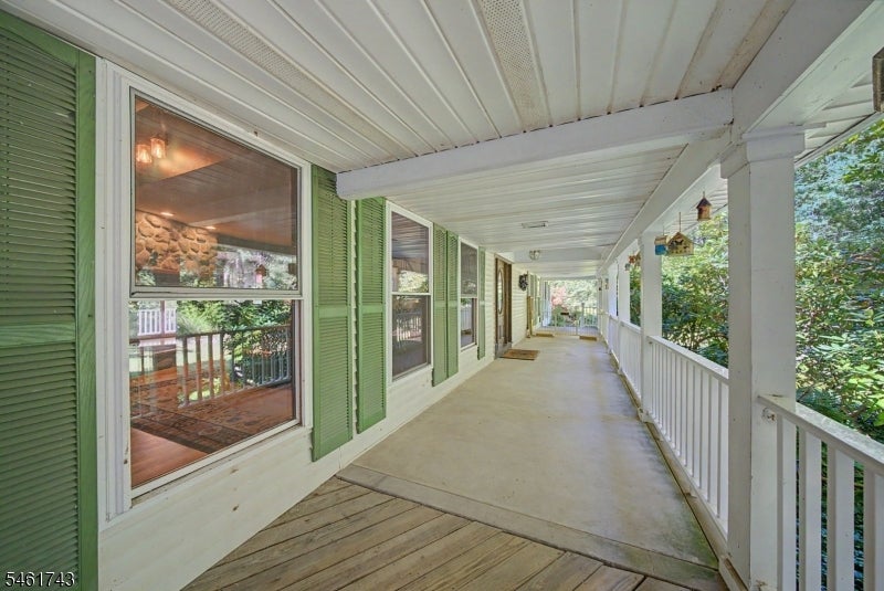 15 Valley Rd