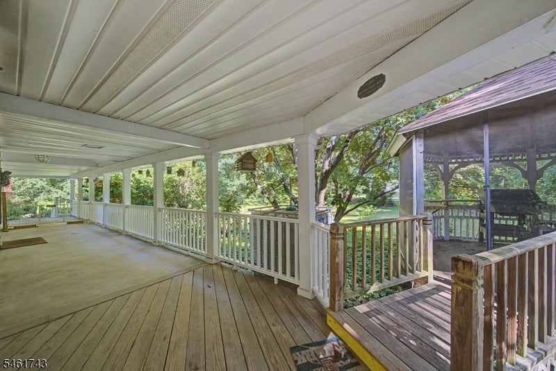 15 Valley Rd