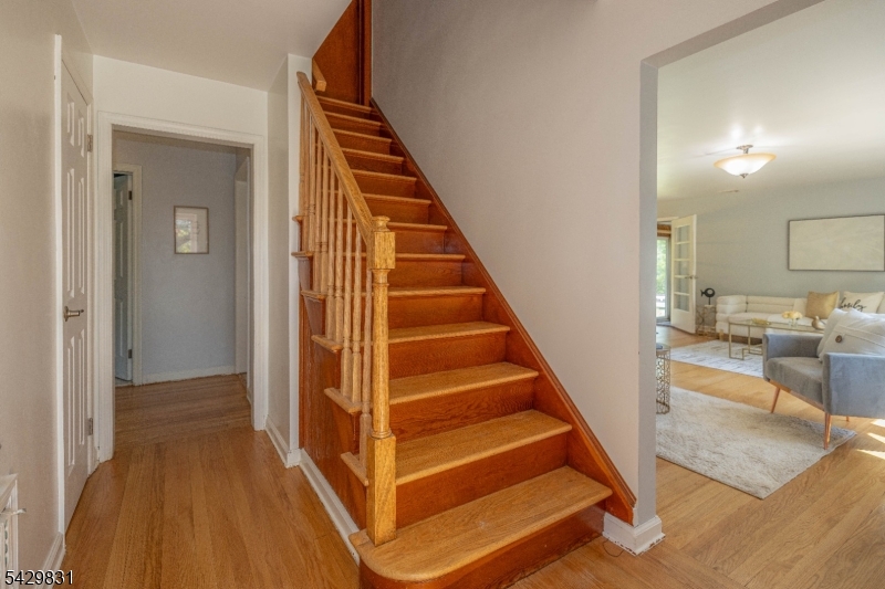 14 Meadowbrook Ln
