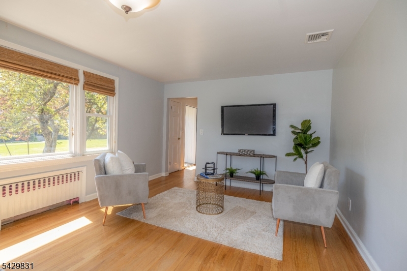 14 Meadowbrook Ln