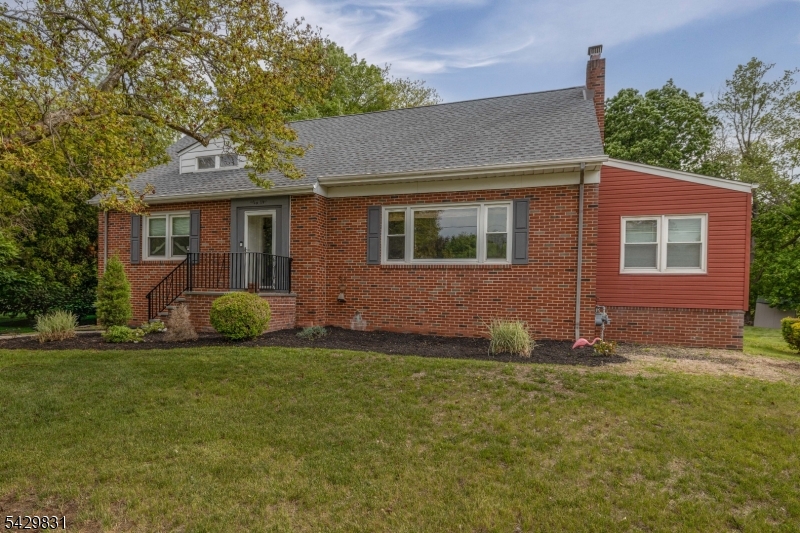 14 Meadowbrook Ln