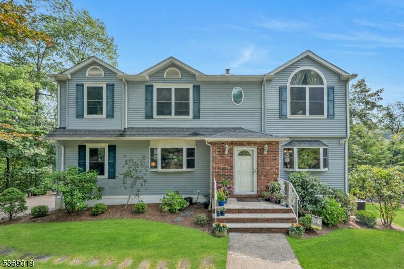 93 Hillside Dr