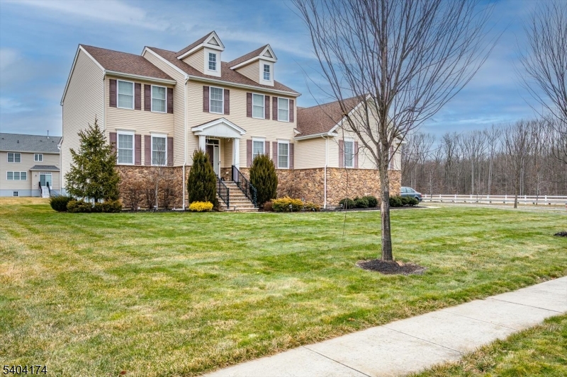 2 Eagle Ct