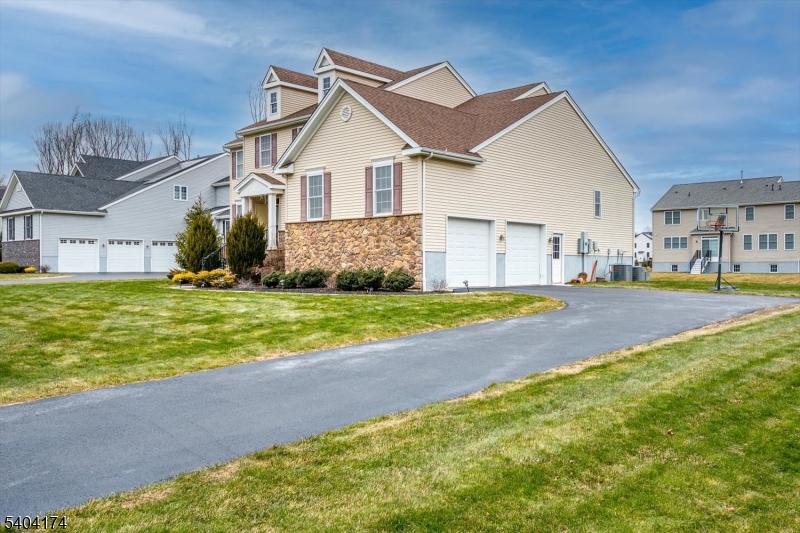 2 Eagle Ct
