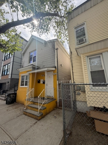 78 Garside St
