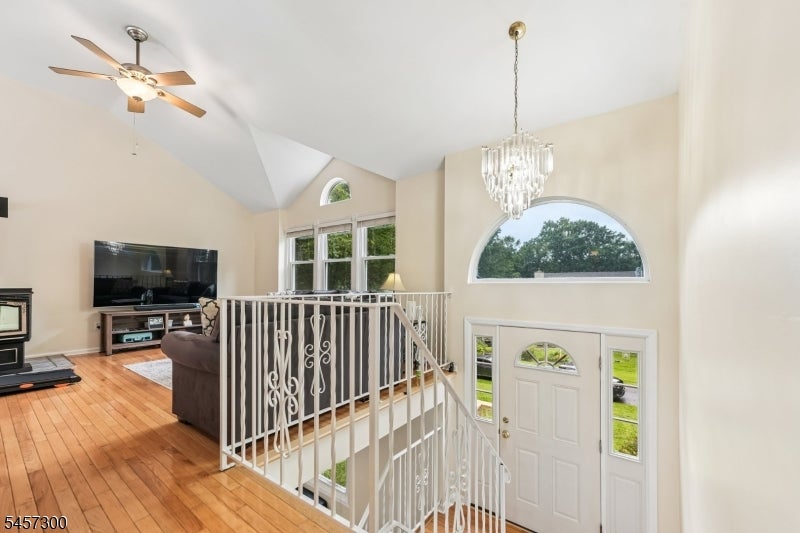 84 Fairlawn Dr