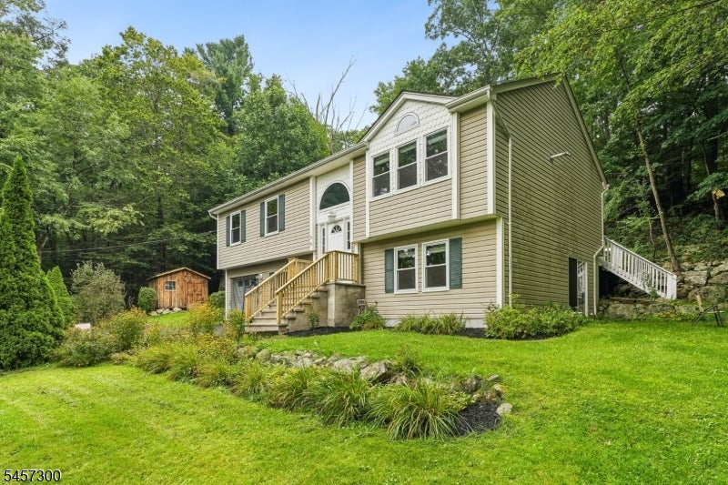 84 Fairlawn Dr