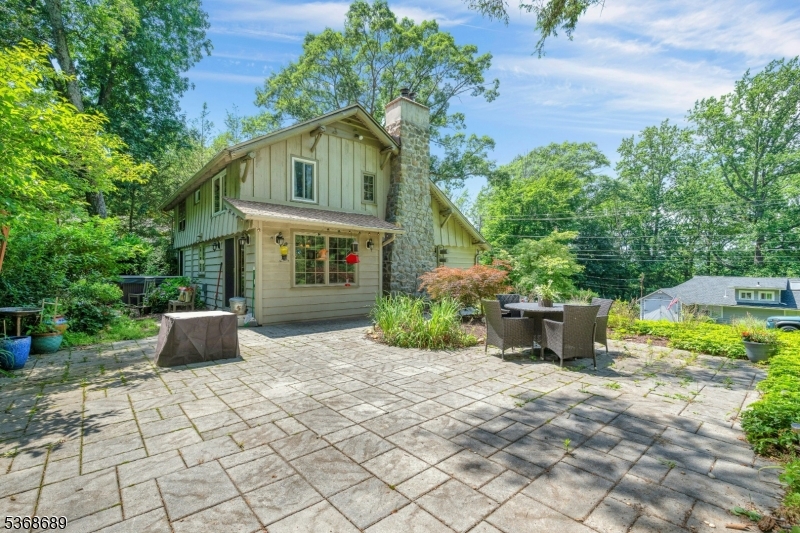 381 Springbrook Trl