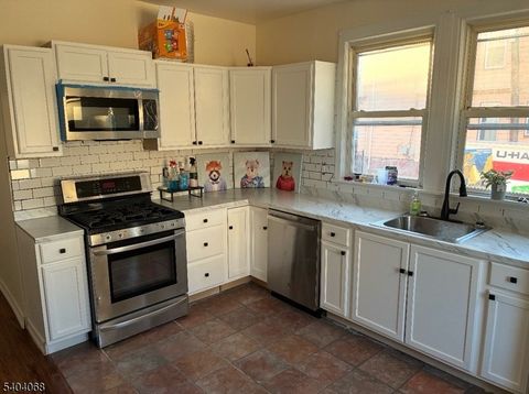 45 Finlay Pl Newark City NJ 07106