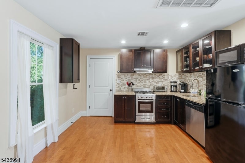 13 Tannery Ln A