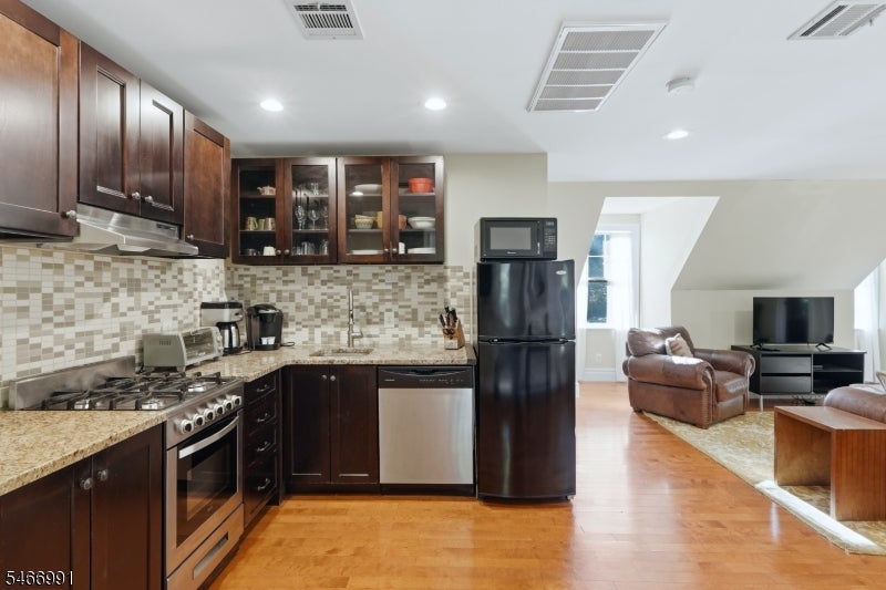13 Tannery Ln A
