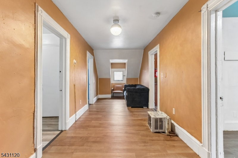 27 Willow Ave