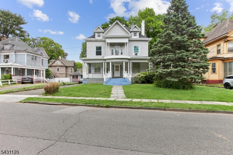 27 Willow Ave