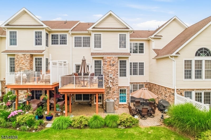 56 Briar Ct