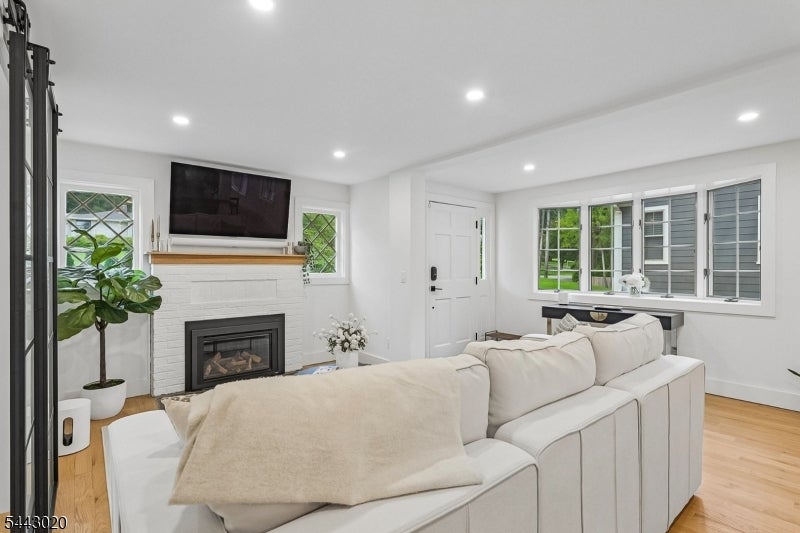 60 Meyersville Rd