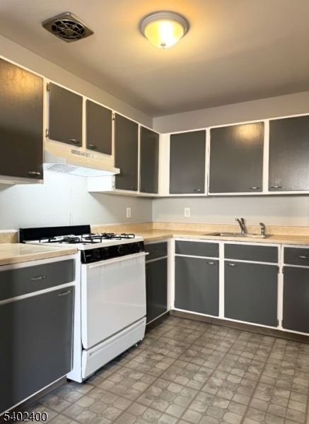 1102 W Saint Georges Ave B9