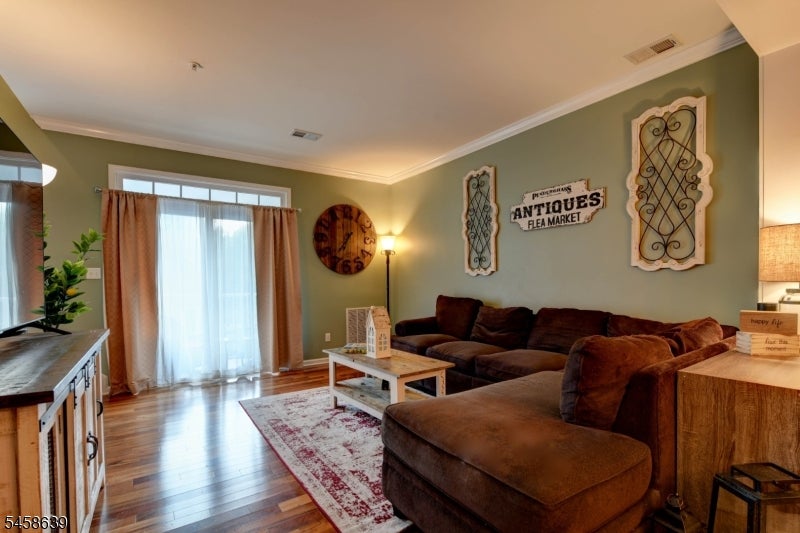 102 River Pl