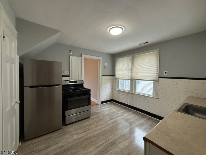 17 W Grant Ave