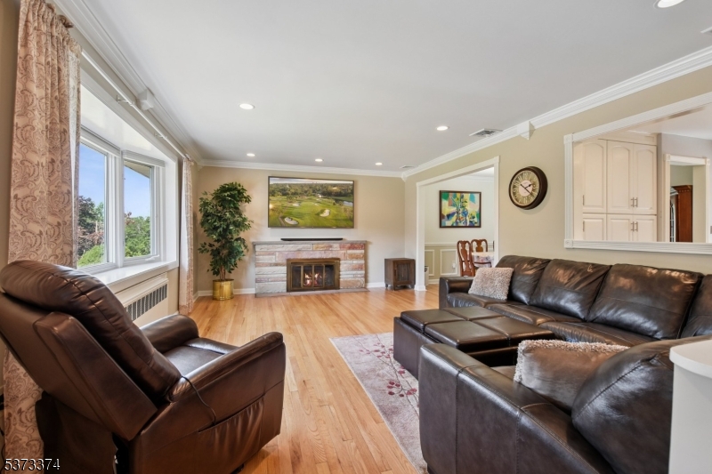 12 Douglas Dr