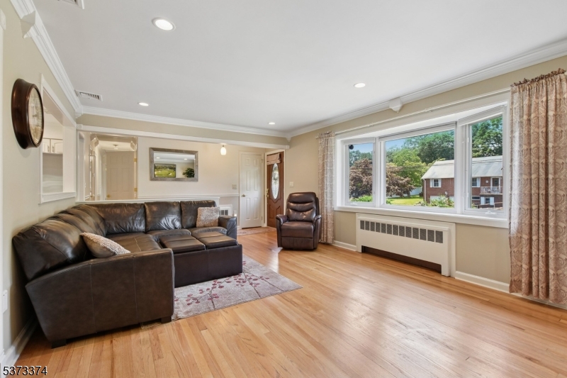 12 Douglas Dr