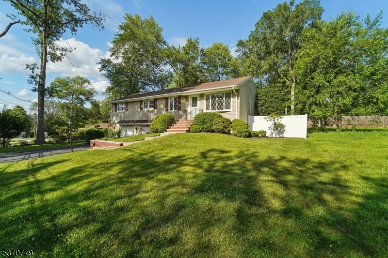 33 Seneca Trl