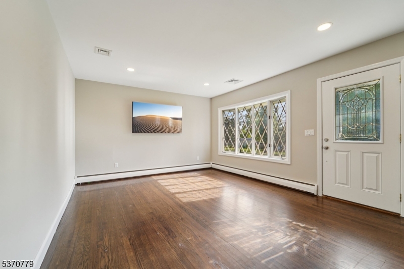33 Seneca Trl